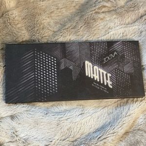 Zoeva eyeshadow palette